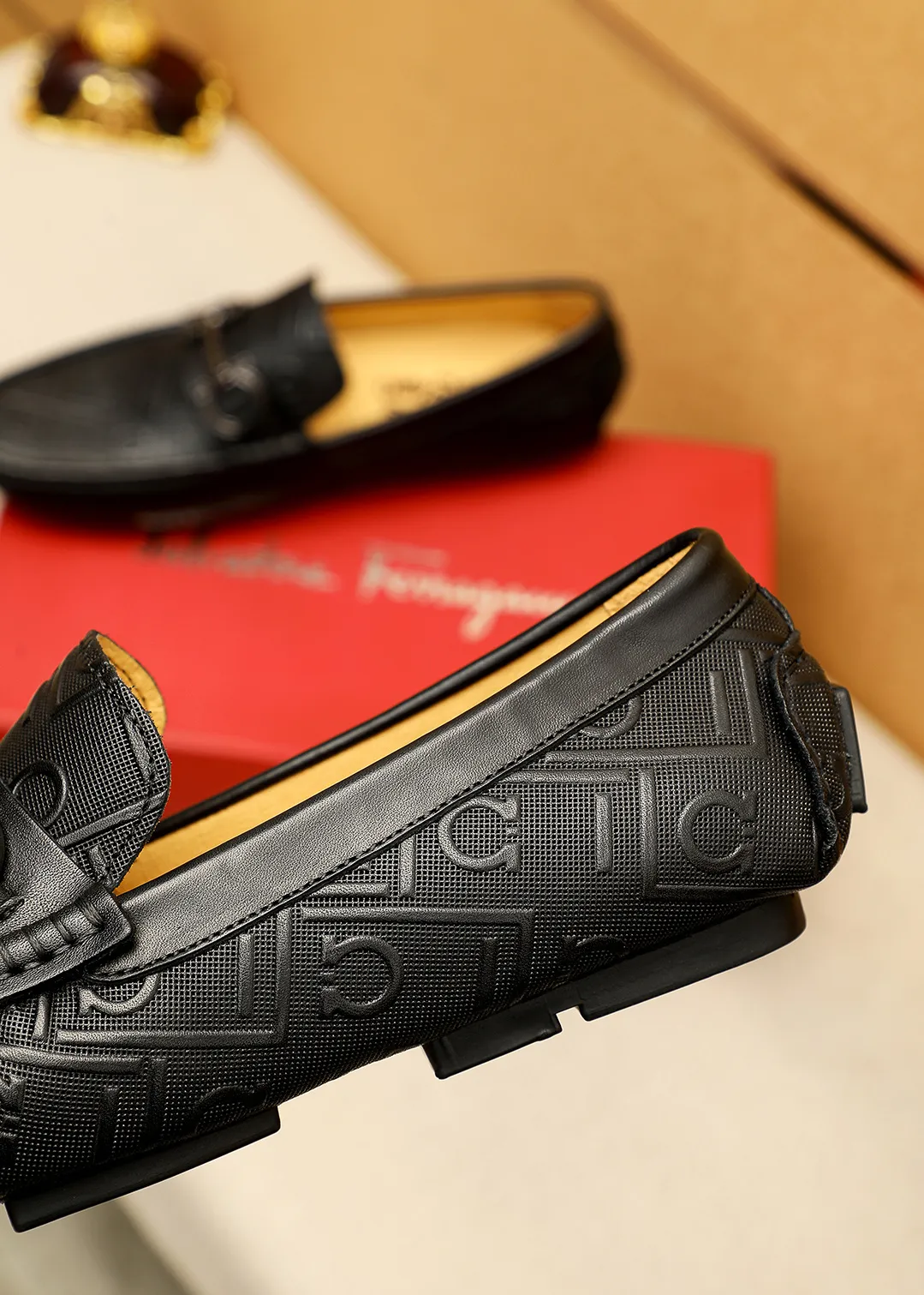 Men's shoes 💰380 💐 Product trademark: Ferragamo "Ferragamo" bean shoes Regular size: 38-44 (45.46.47🉑️Customized) Product materials: Selected imported calfskin embossed upper + classic hardware buckle, imported pig leather lining. Strong three-dimensional visual effect, original outsole color: 1⃣️color optional